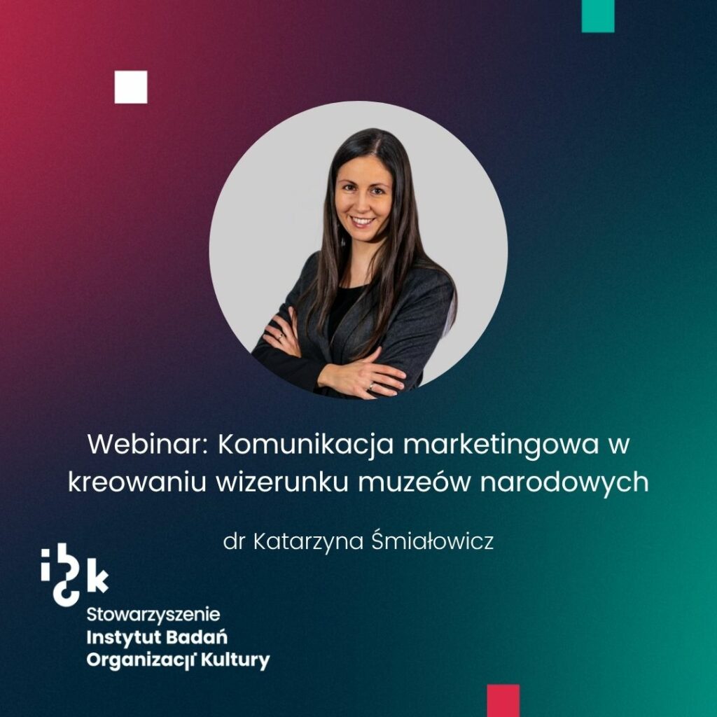 Grafika informacyjna ze zdjęciem dr Katarzyny Śmiałowicz, zapowiadająca archiwalny webinar: „Komunikacja marketingowa w kreowaniu wizerunku muzeów narodowych”. Przedstawia prelegentkę oraz logo Stowarzyszenia Instytut Badań
Organizacji Kultury. Tło gradientowe od ciemnozielonego do bordowego.